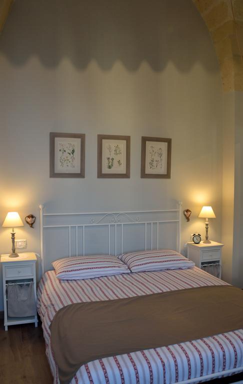La Casa Di Alessio Bed & Breakfast เลชเช ภายนอก รูปภาพ