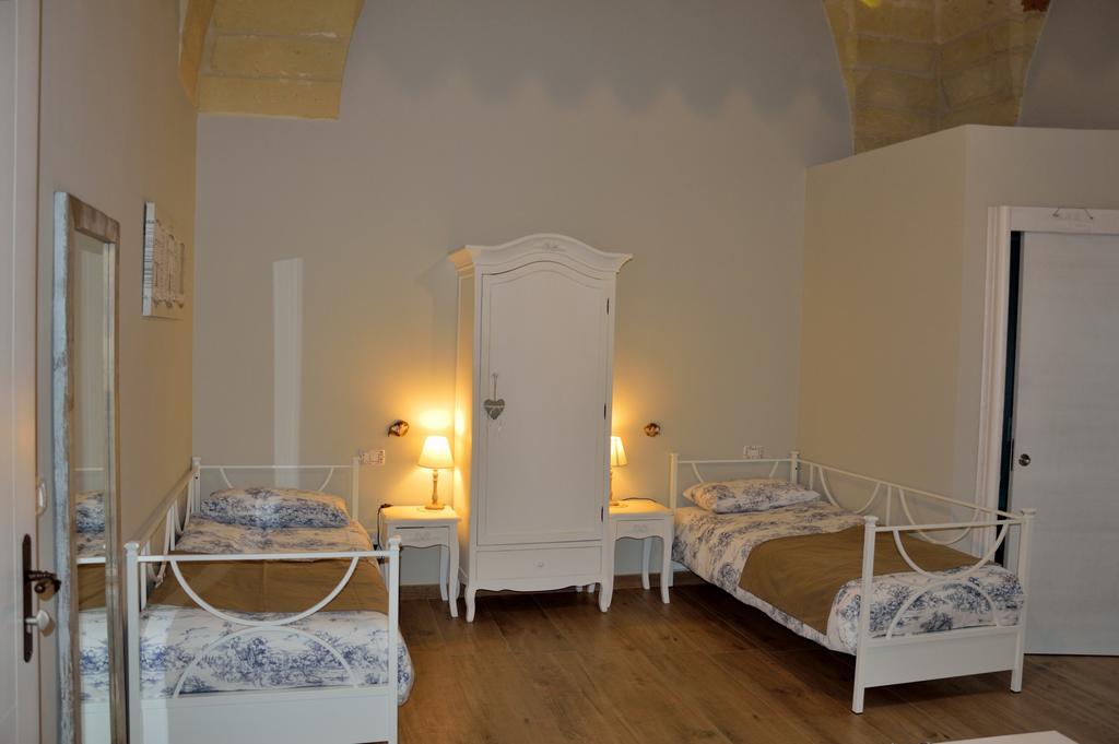 La Casa Di Alessio Bed & Breakfast เลชเช ภายนอก รูปภาพ